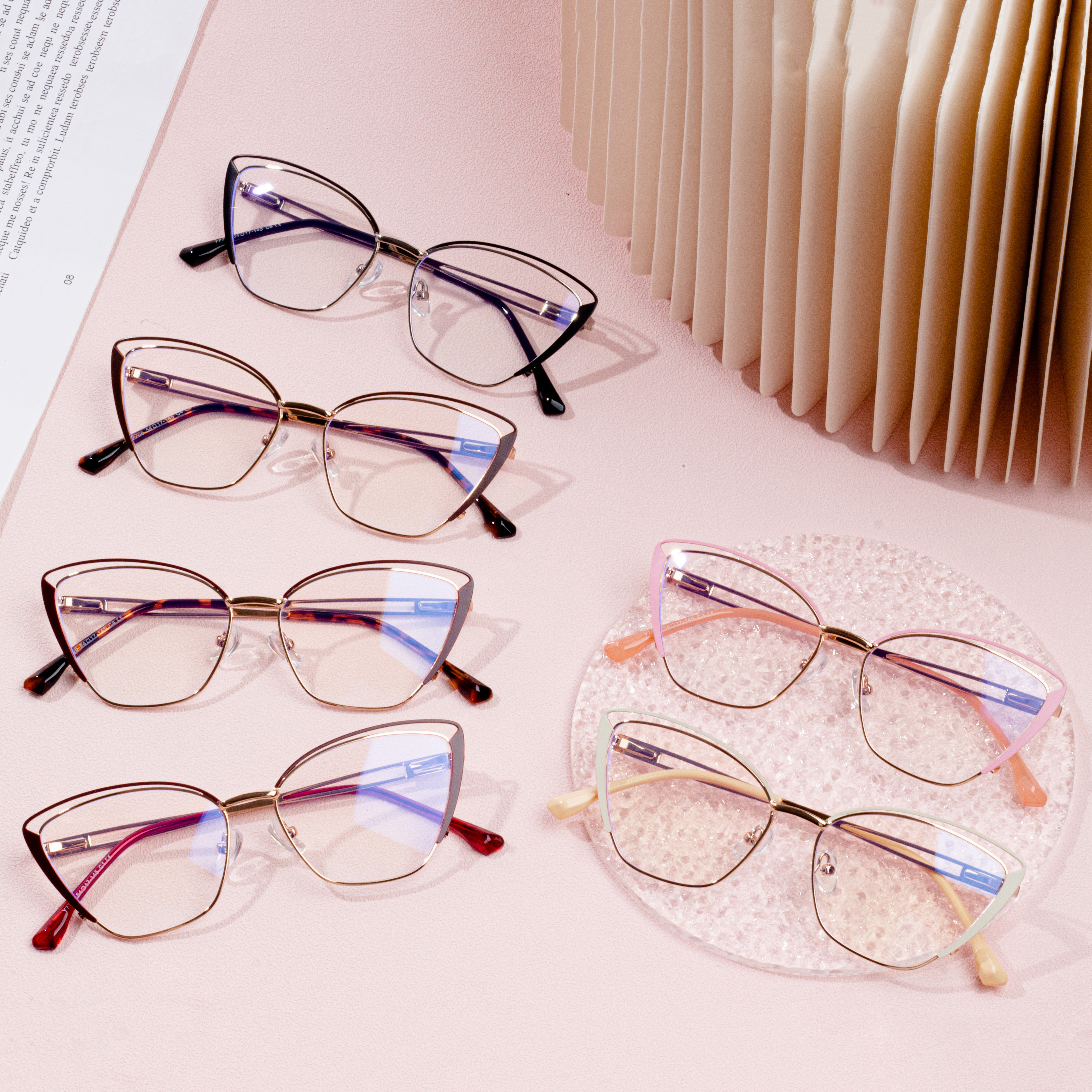 eyeglasses frèamaichean òir