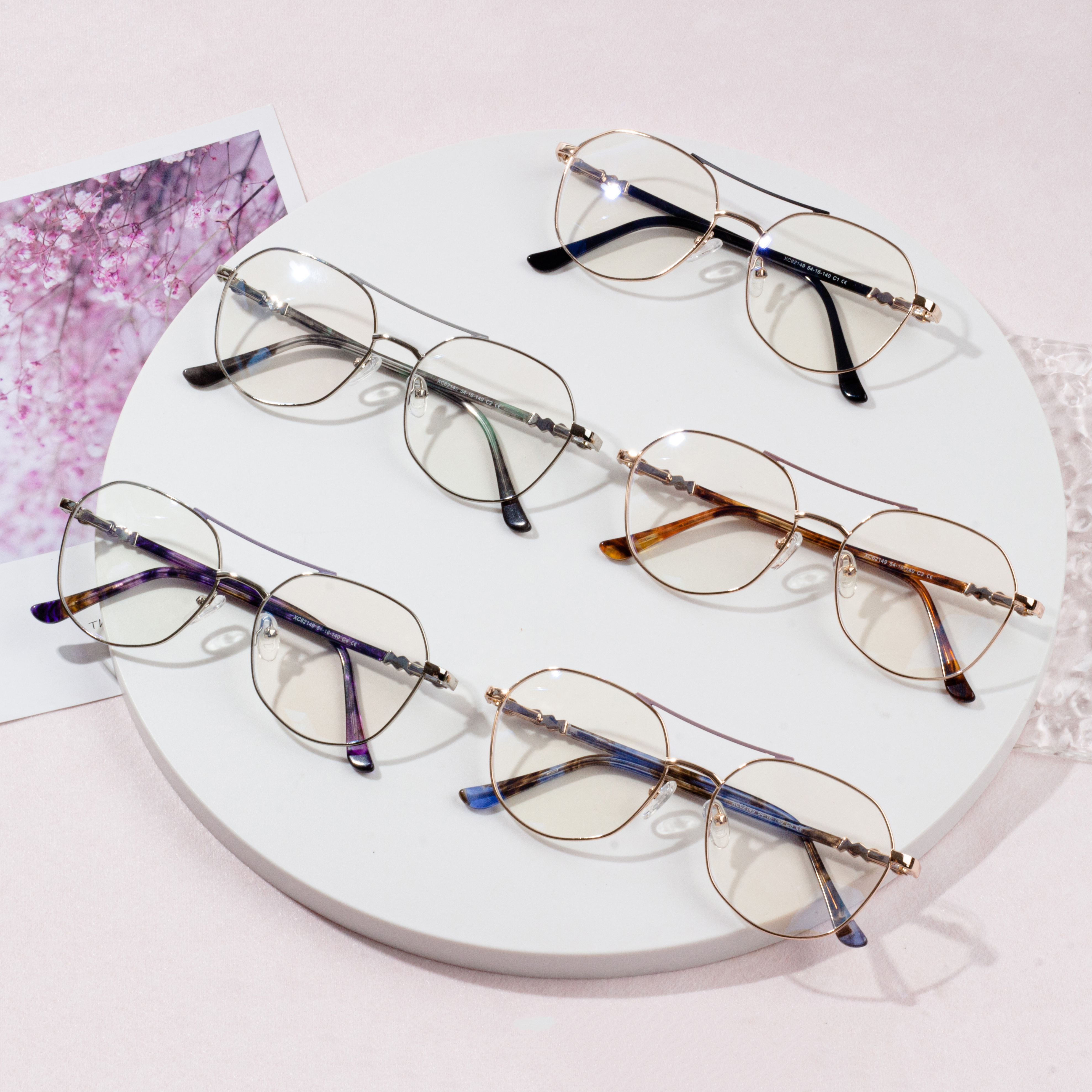 choosing eyeglass frames